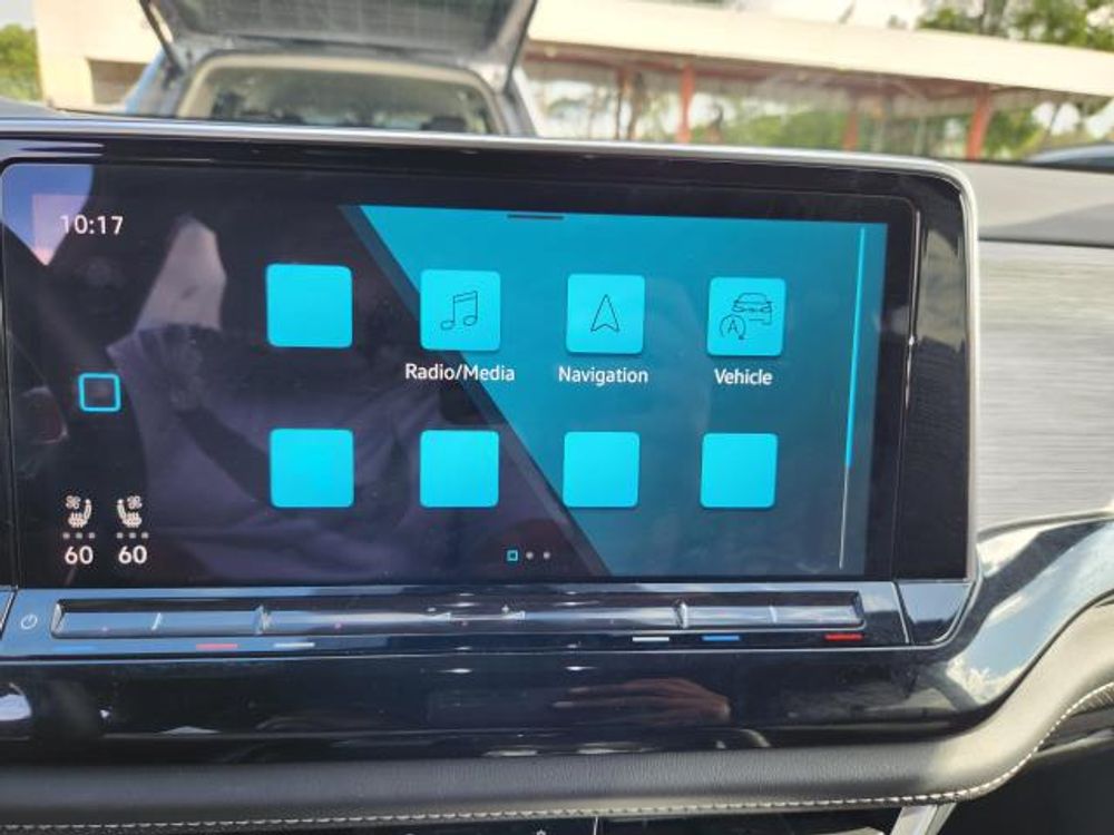 2025 Volkswagen Atlas Cross Sport 2.0T SE w/Technology