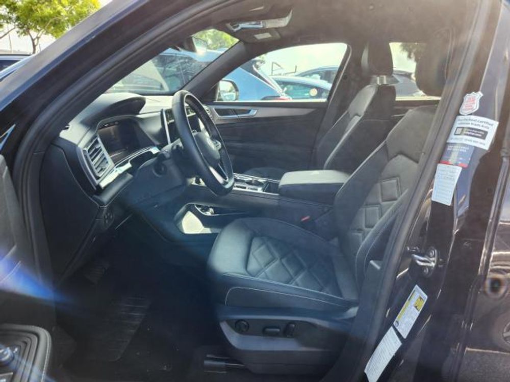 2025 Volkswagen Atlas Cross Sport 2.0T SE w/Technology