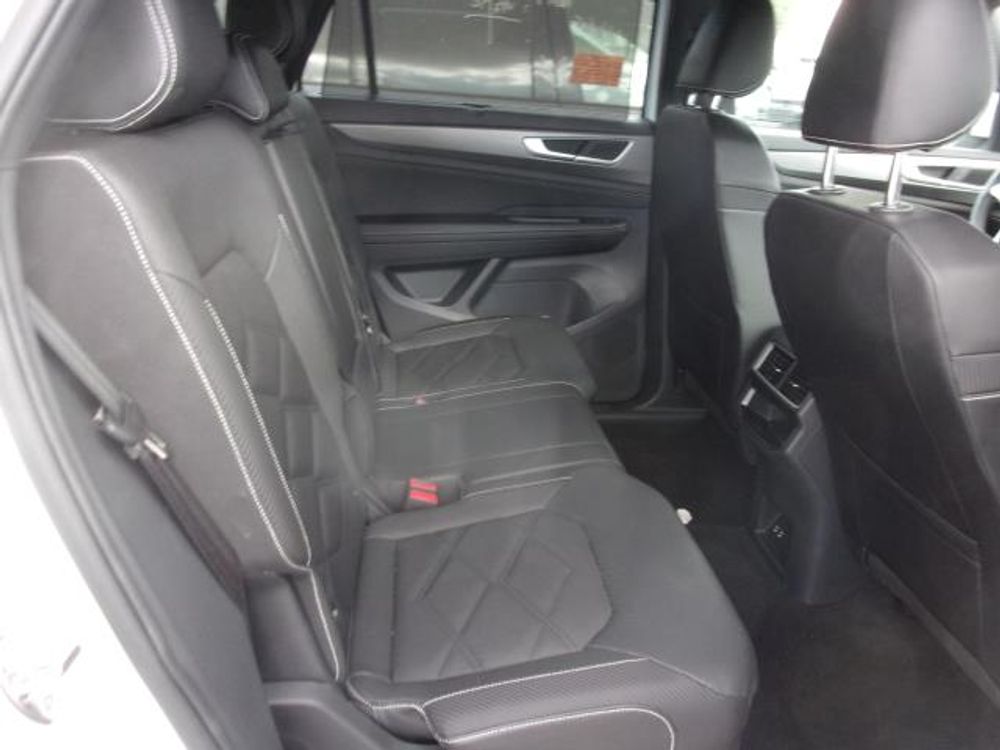 2025 Volkswagen Atlas Cross Sport 2.0T SE w/Technology