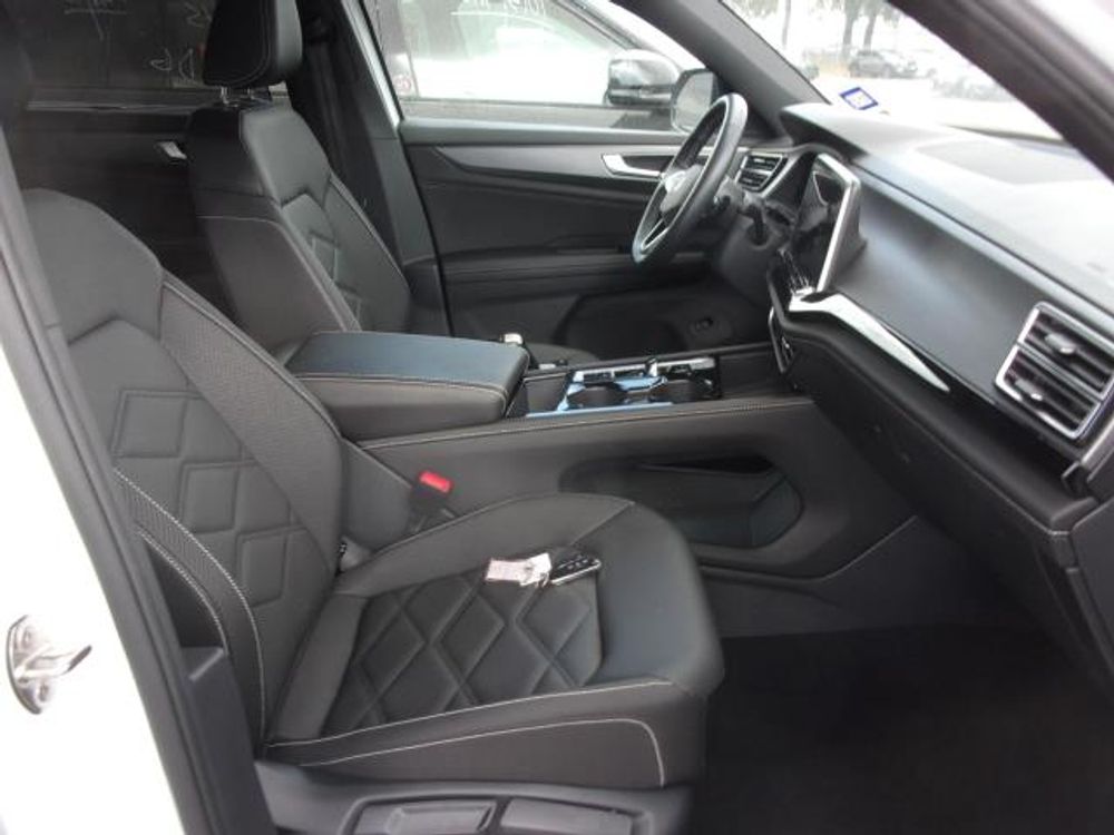 2025 Volkswagen Atlas Cross Sport 2.0T SE w/Technology