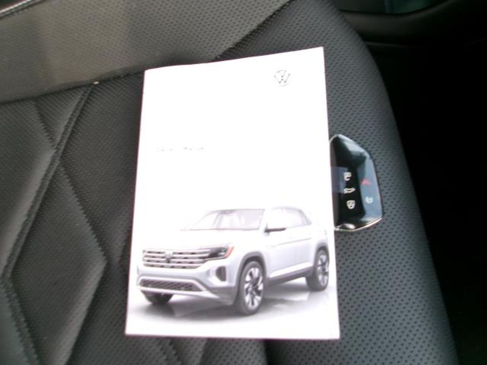 2025 Volkswagen Atlas Cross Sport 2.0T SE w/Technology