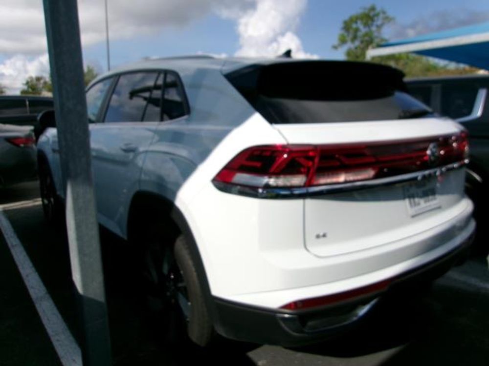 2025 Volkswagen Atlas Cross Sport 2.0T SE w/Technology