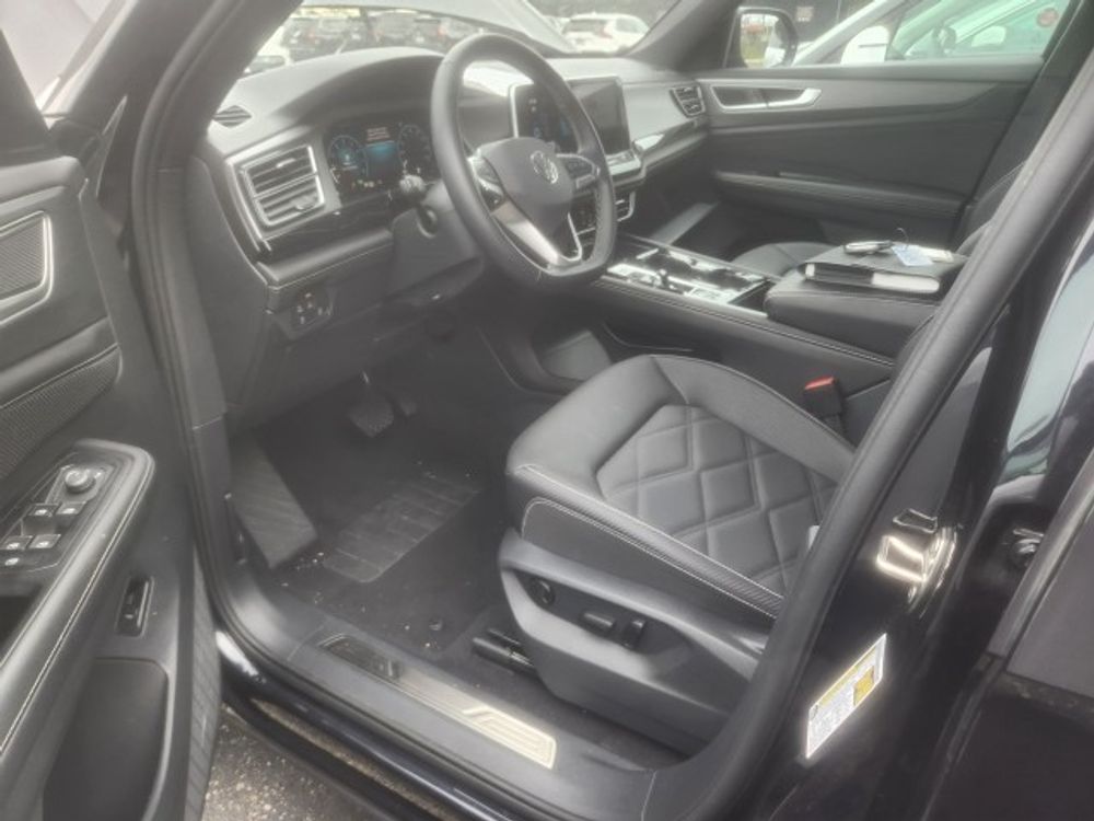 2025 Volkswagen Atlas Cross Sport 2.0T SE w/Technology