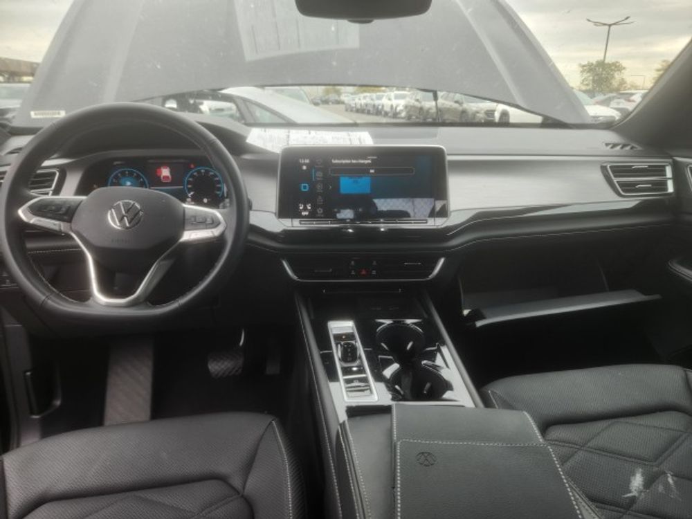 2025 Volkswagen Atlas Cross Sport 2.0T SE w/Technology