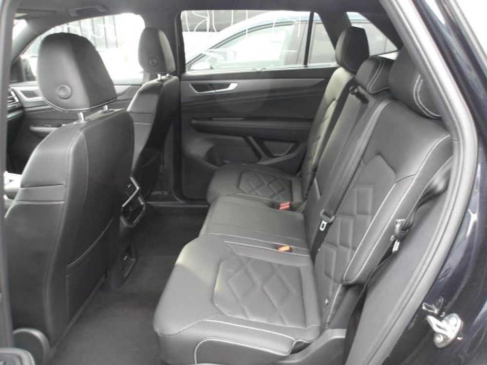 2025 Volkswagen Atlas Cross Sport 2.0T SE w/Technology