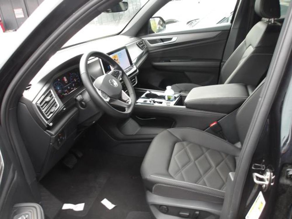 2025 Volkswagen Atlas Cross Sport 2.0T SE w/Technology