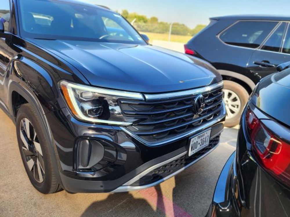 2025 Volkswagen Atlas Cross Sport 2.0T SE w/Technology