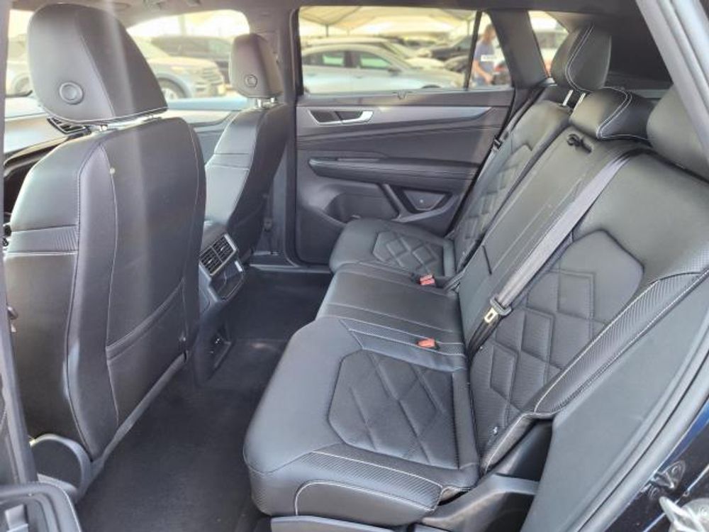 2025 Volkswagen Atlas Cross Sport 2.0T SE w/Technology