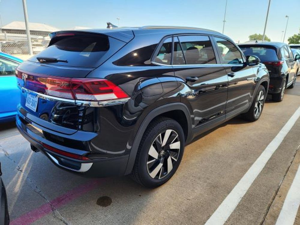 2025 Volkswagen Atlas Cross Sport 2.0T SE w/Technology
