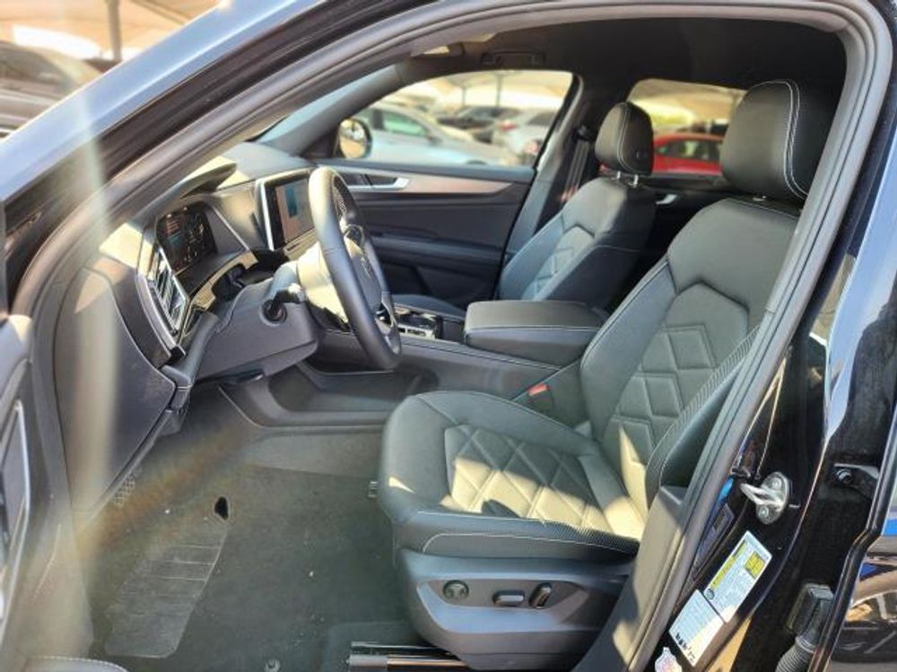 2025 Volkswagen Atlas Cross Sport 2.0T SE w/Technology