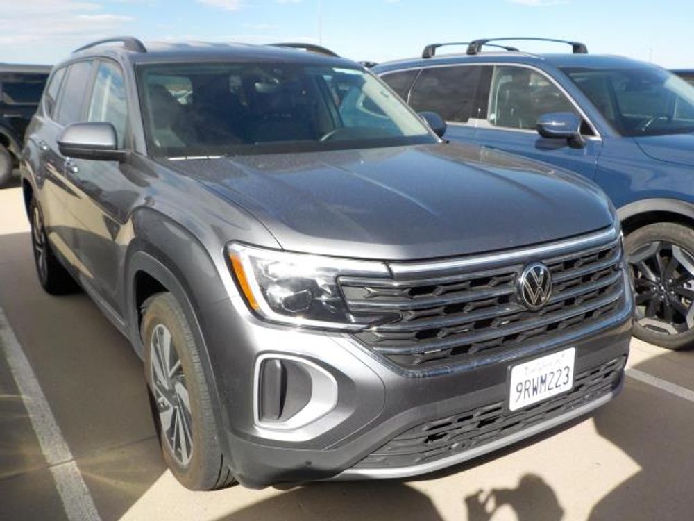 2025 Volkswagen Atlas 2.0T SE w/Technology
