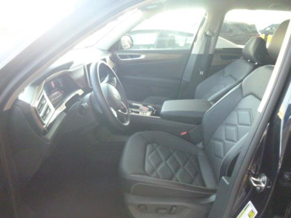 2025 Volkswagen Atlas 2.0T SE