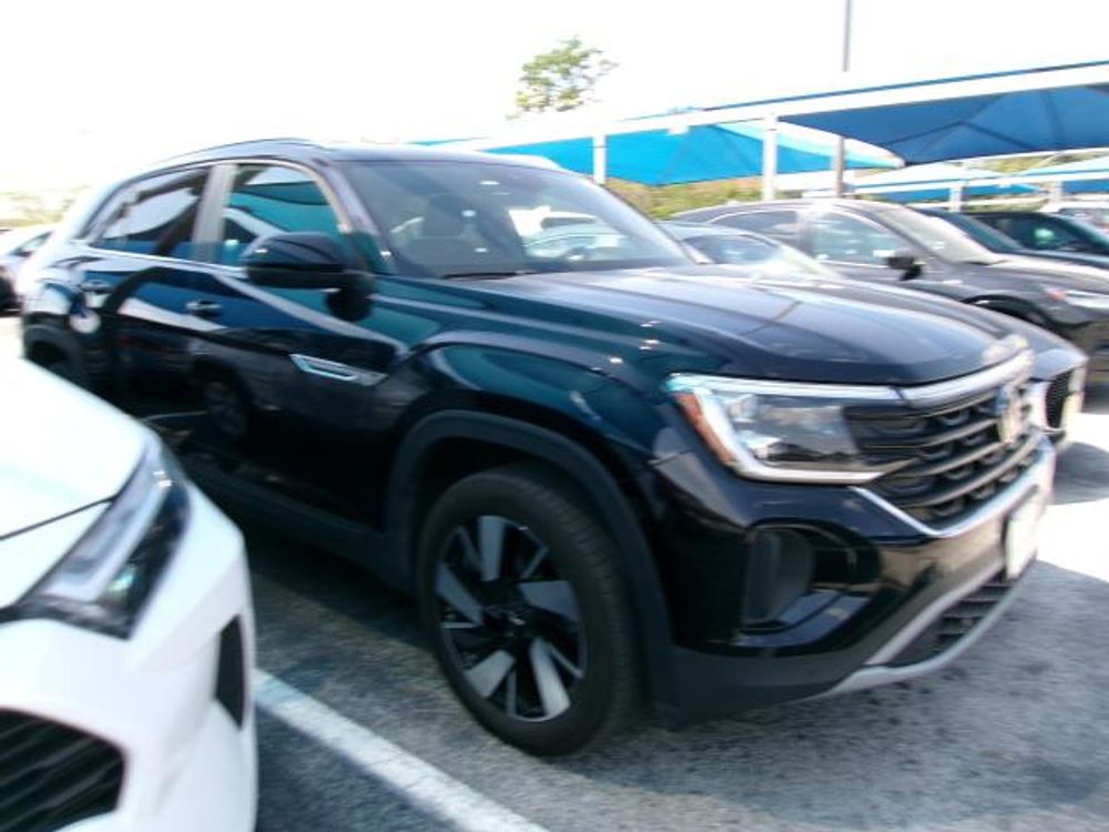 2025 Volkswagen Atlas Cross Sport 2.0T SE w/Technology