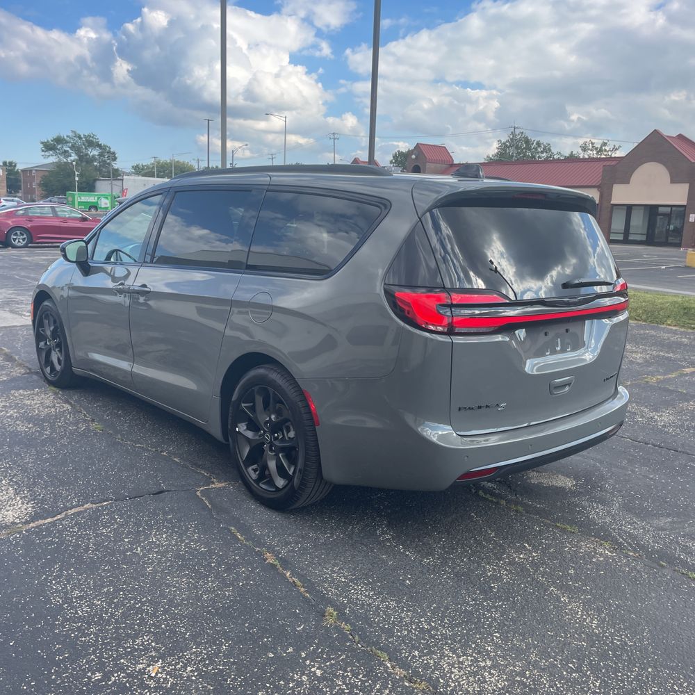 2025 Chrysler Pacifica Limited
