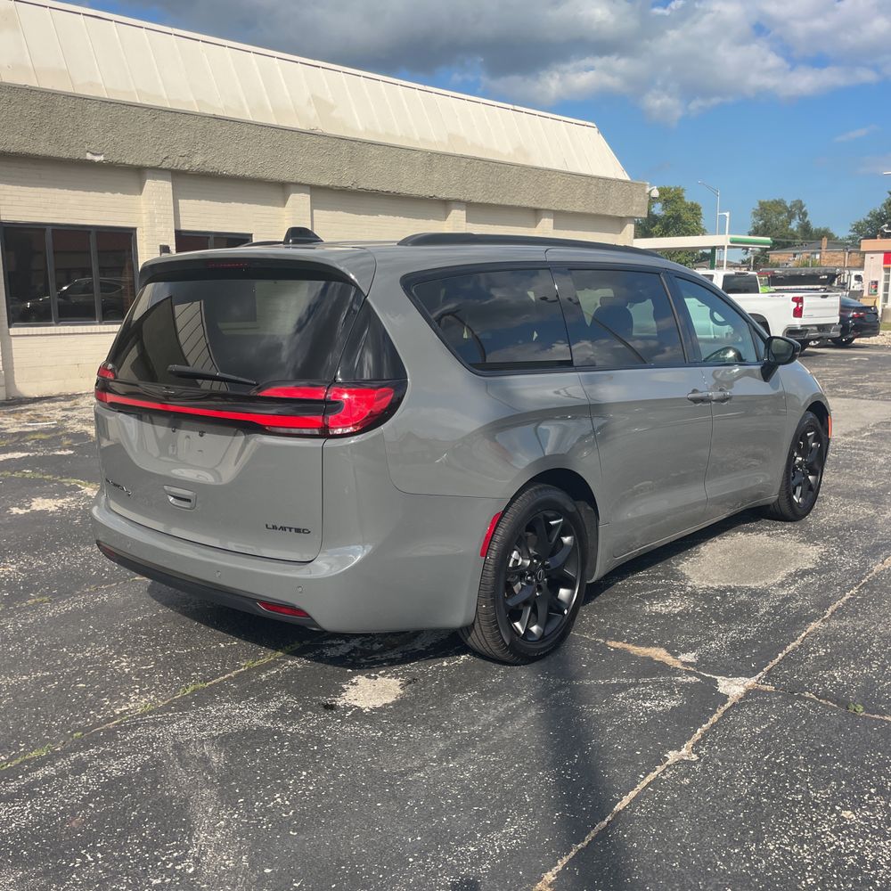 2025 Chrysler Pacifica Limited