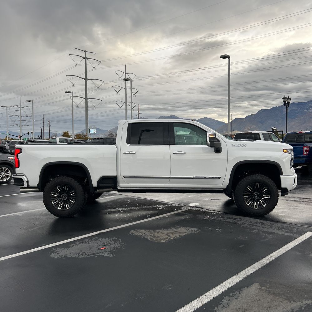 2025 Chevrolet Silverado 3500HD High Country