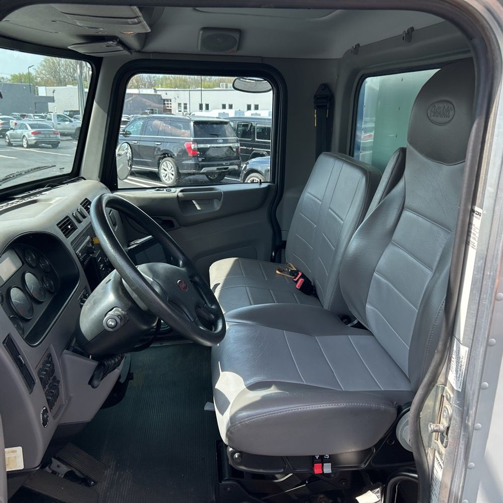 2018 Peterbilt 337