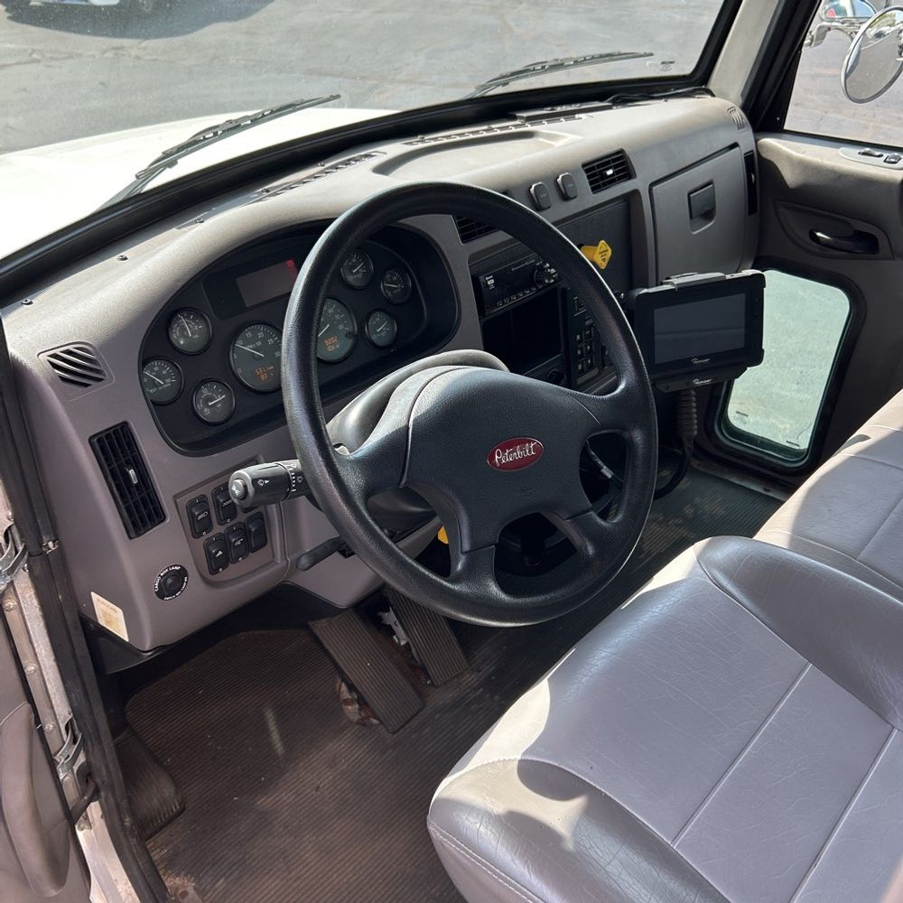 2018 Peterbilt 337
