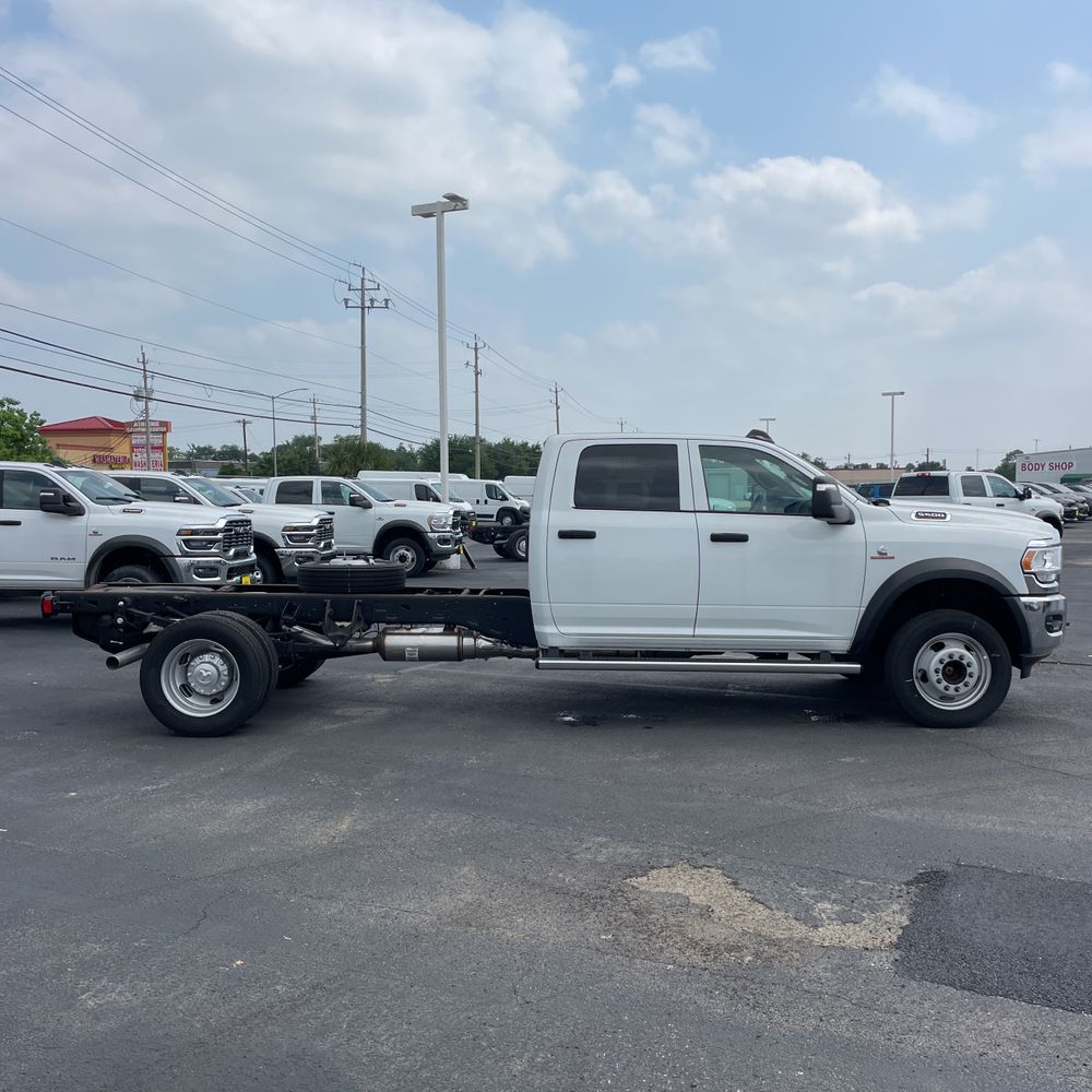 2024 Ram 5500 Chassis Tradesman/SLT/Laramie/Limited