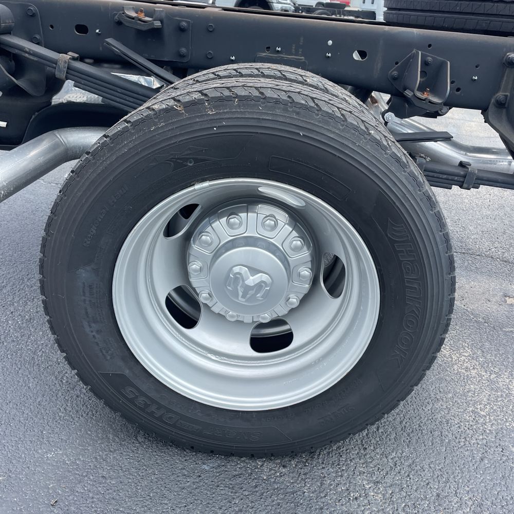 2024 Ram 5500 Chassis Tradesman/SLT/Laramie/Limited