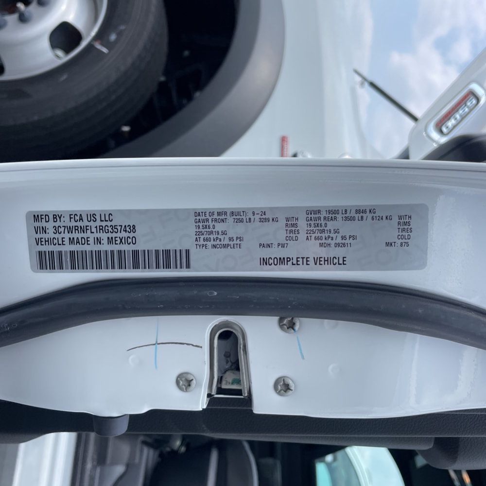 2024 Ram 5500 Chassis Tradesman/SLT/Laramie/Limited
