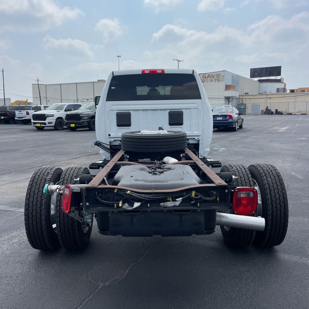 2024 Ram 5500 Chassis Tradesman/SLT/Laramie/Limited