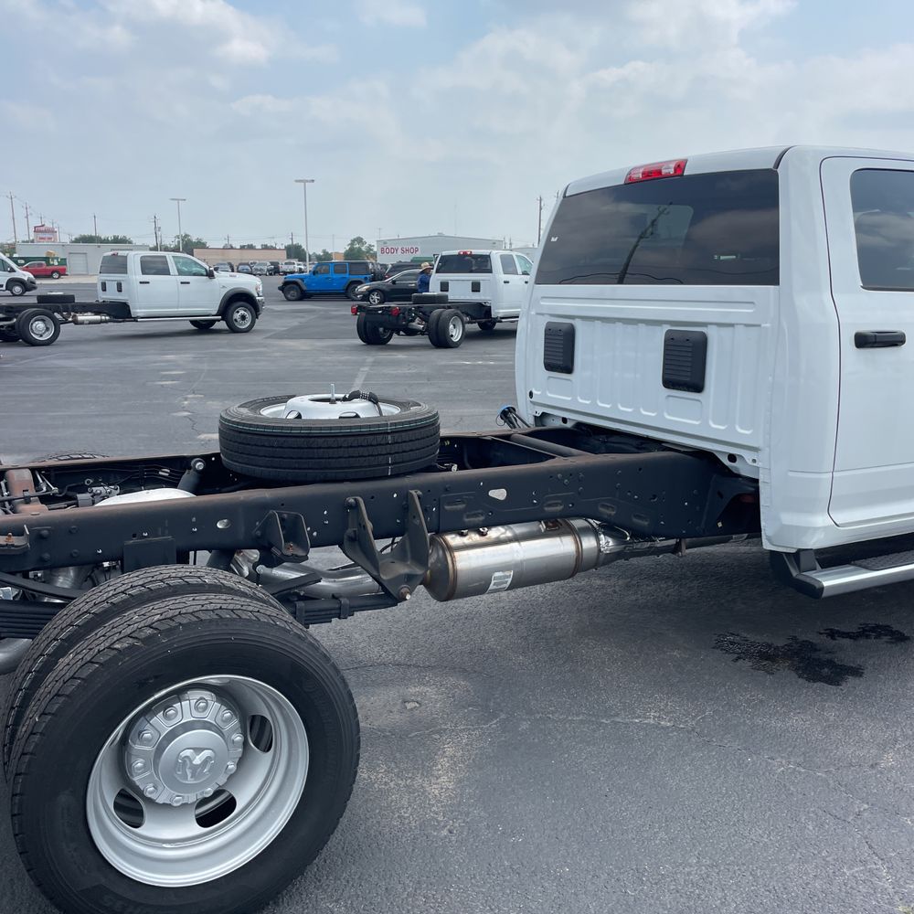 2024 Ram 5500 Chassis Tradesman/SLT/Laramie/Limited