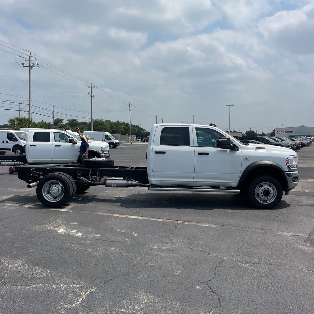 2024 Ram 5500 Chassis Tradesman/SLT/Laramie/Limited
