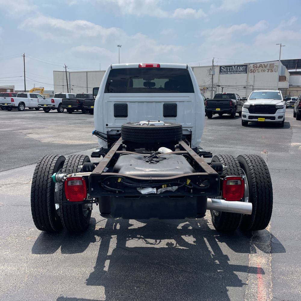 2024 Ram 5500 Chassis Tradesman/SLT/Laramie/Limited