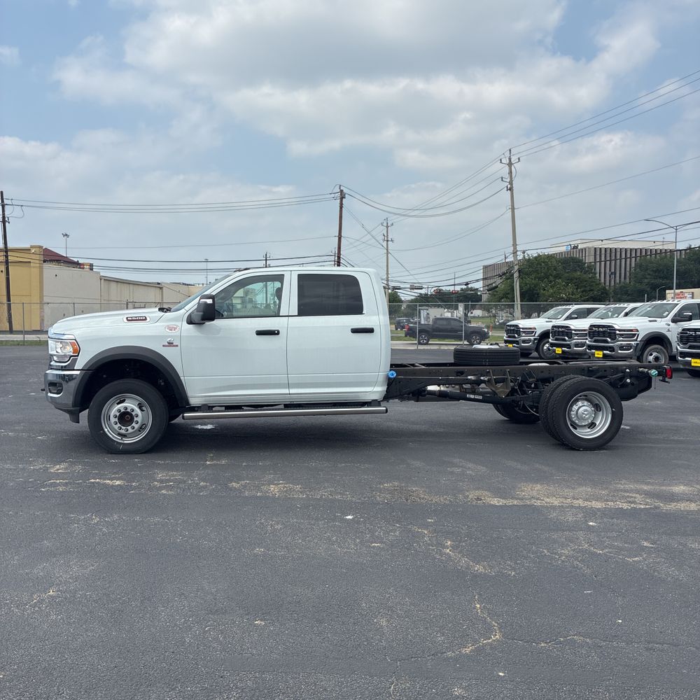 2024 Ram 5500 Chassis Tradesman/SLT/Laramie/Limited