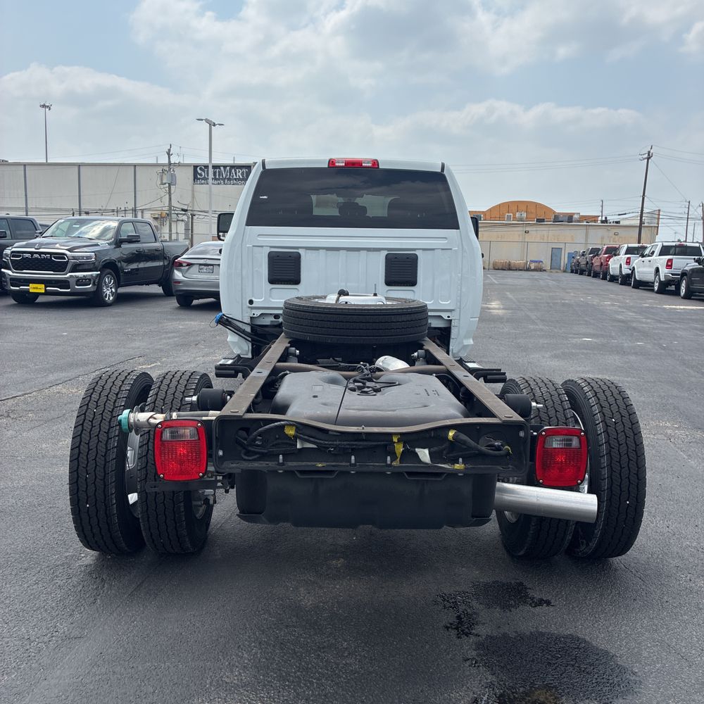 2024 Ram 5500 Chassis Tradesman/SLT/Laramie/Limited