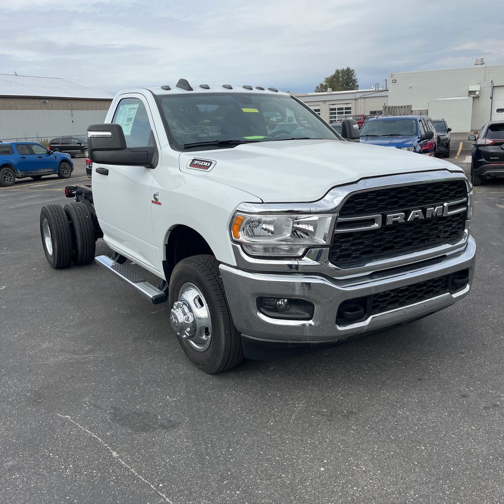 2024 Ram 3500 Cab/Chassis Tradesman