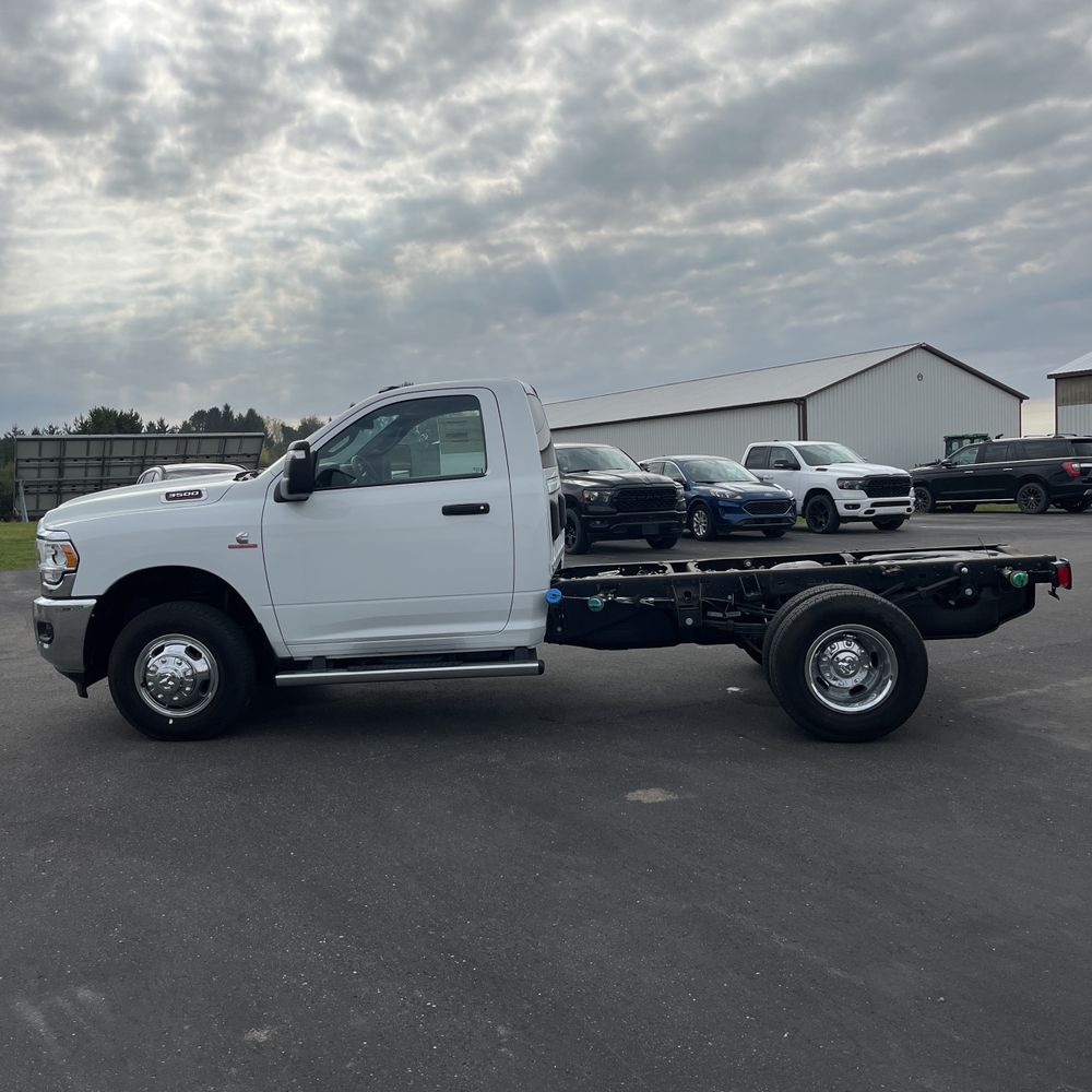 2024 Ram 3500 Cab/Chassis Tradesman