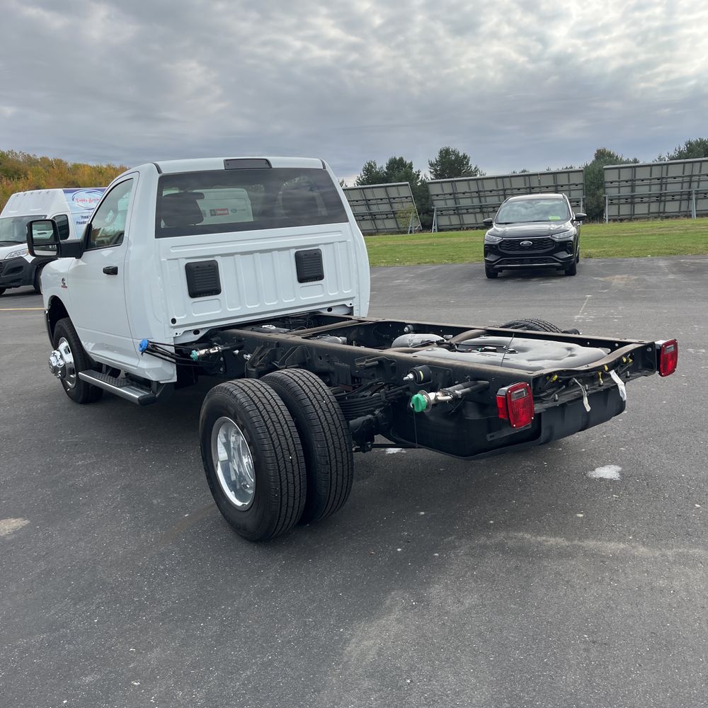 2024 Ram 3500 Cab/Chassis Tradesman