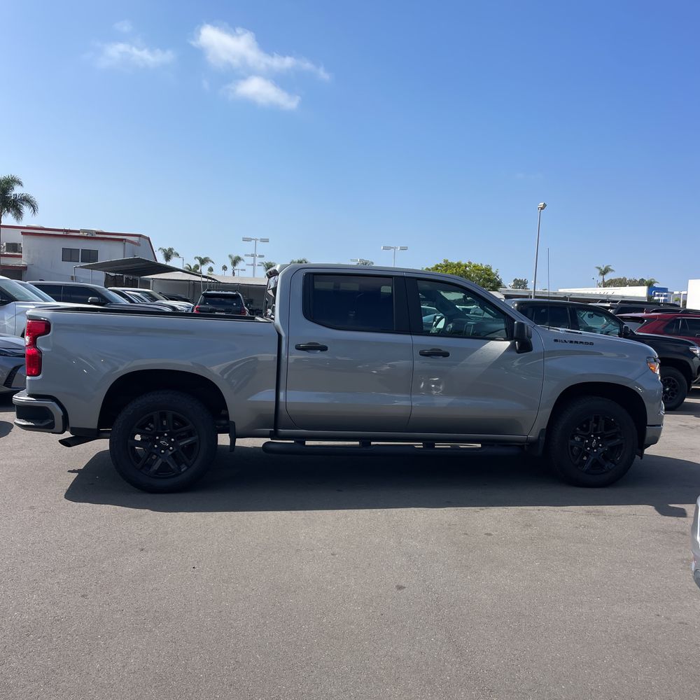 2025 Chevrolet Silverado 1500 Custom