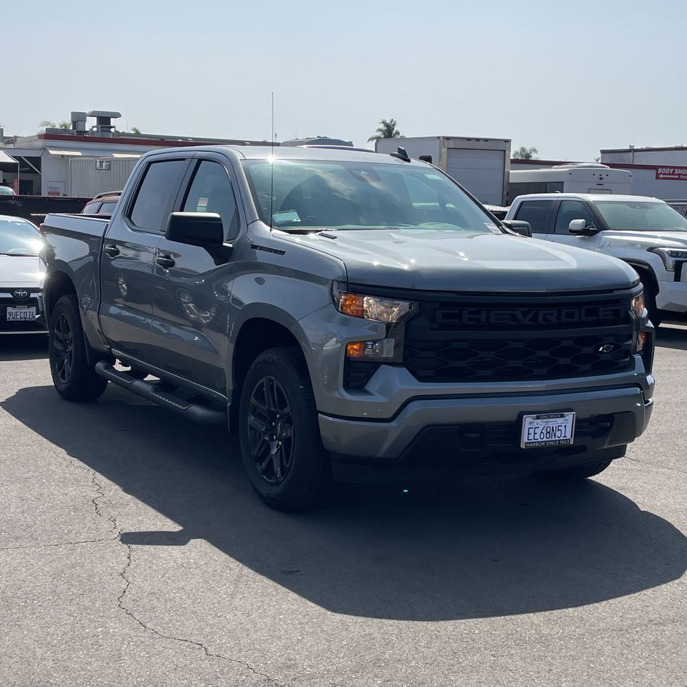 2025 Chevrolet Silverado 1500 Custom