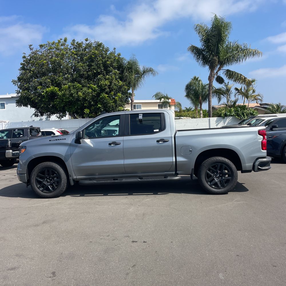 2025 Chevrolet Silverado 1500 Custom