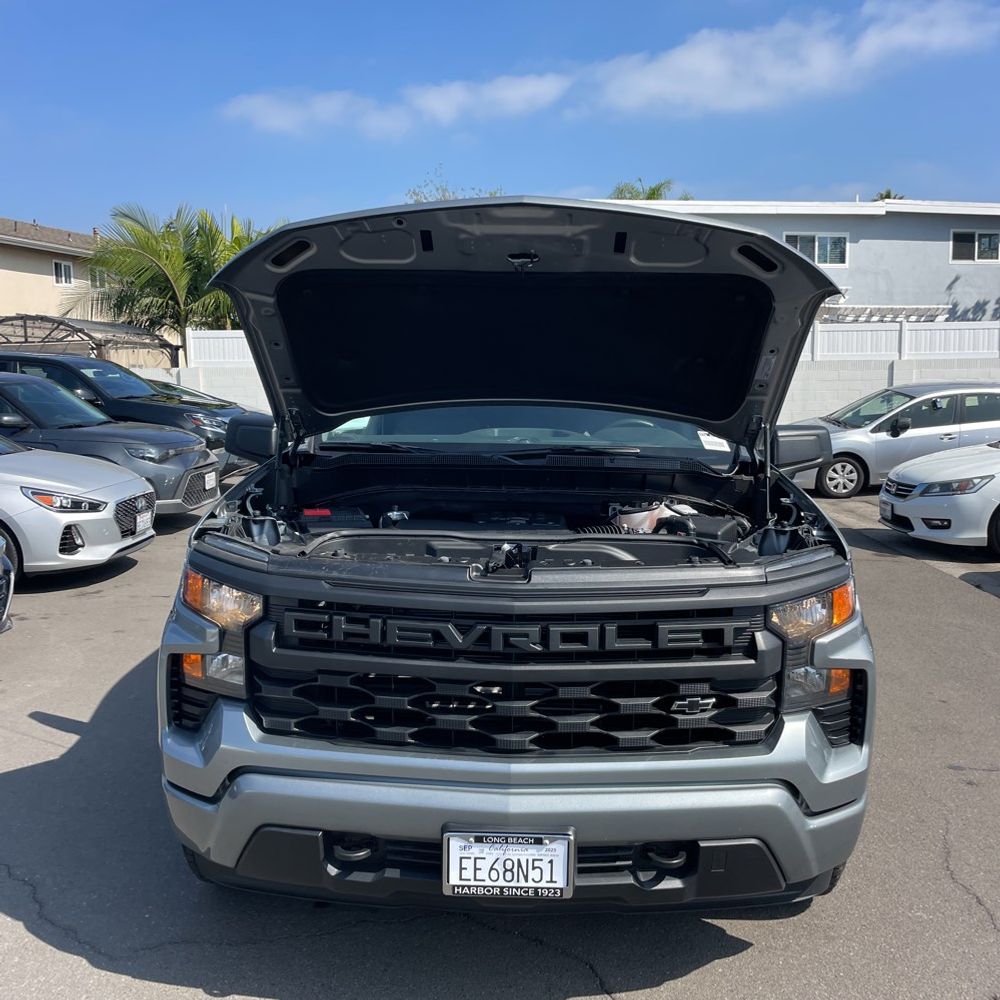 2025 Chevrolet Silverado 1500 Custom