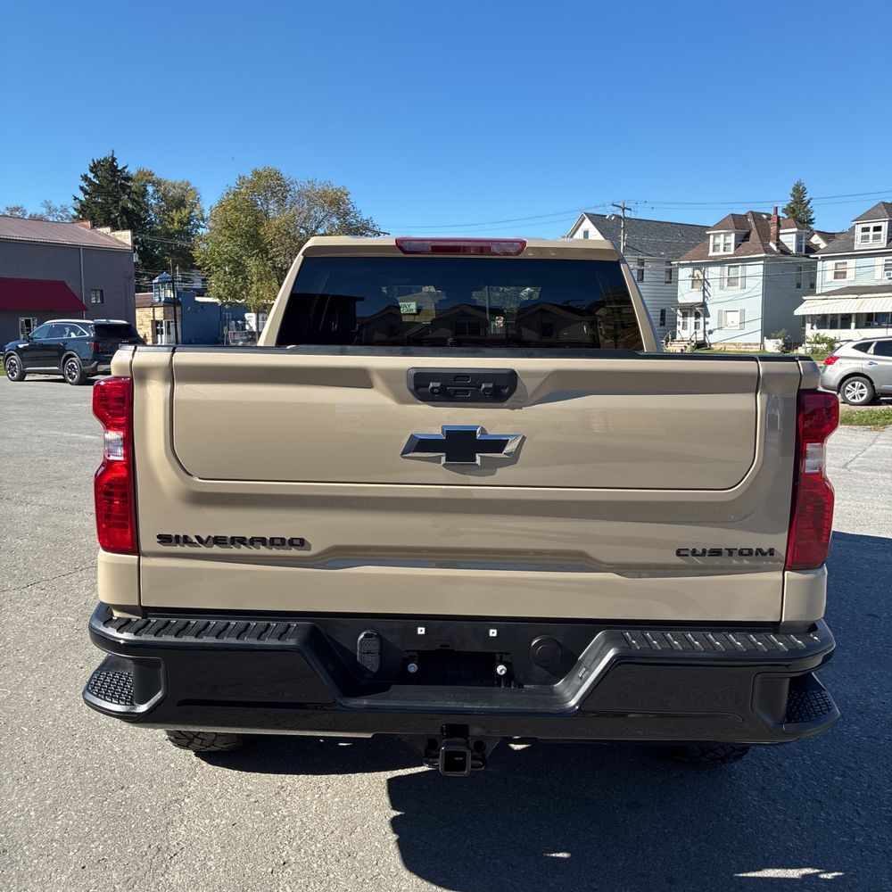2023 Chevrolet Silverado 1500 Custom Trail Boss
