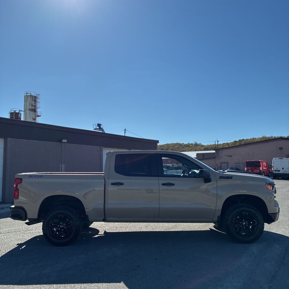 2023 Chevrolet Silverado 1500 Custom Trail Boss