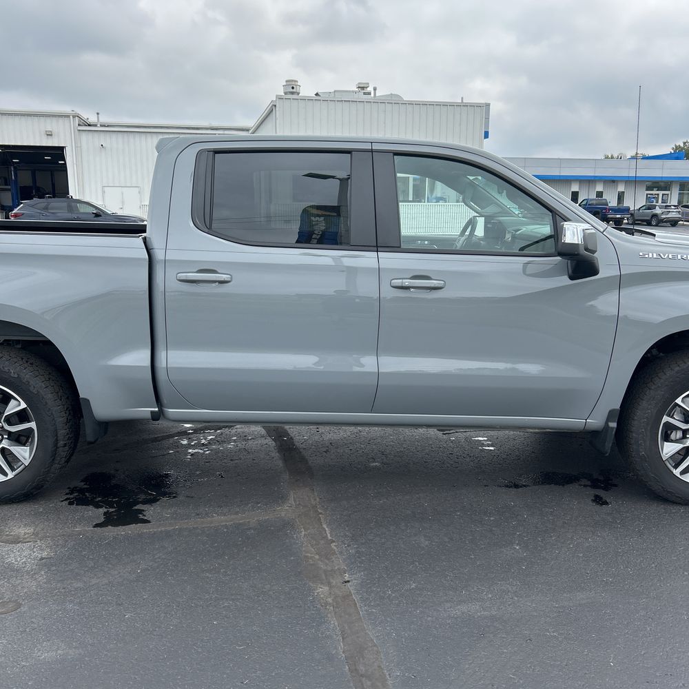 2024 Chevrolet Silverado 1500 LT