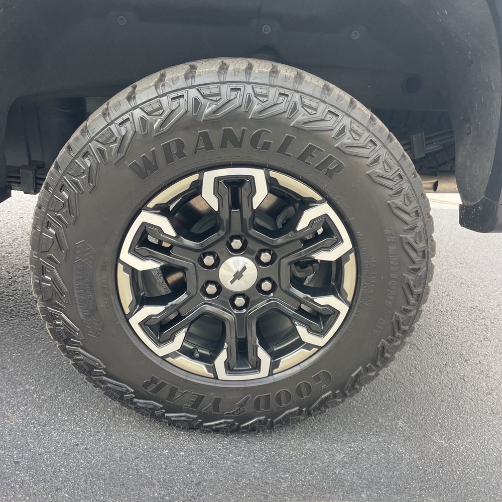 2025 Chevrolet Silverado 1500 ZR2