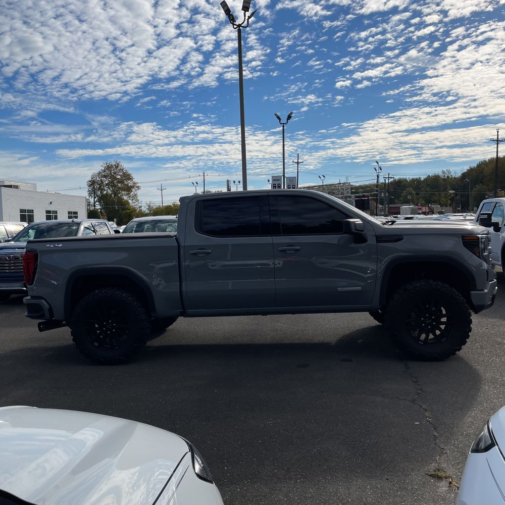 2024 GMC Sierra 1500 Elevation Standard