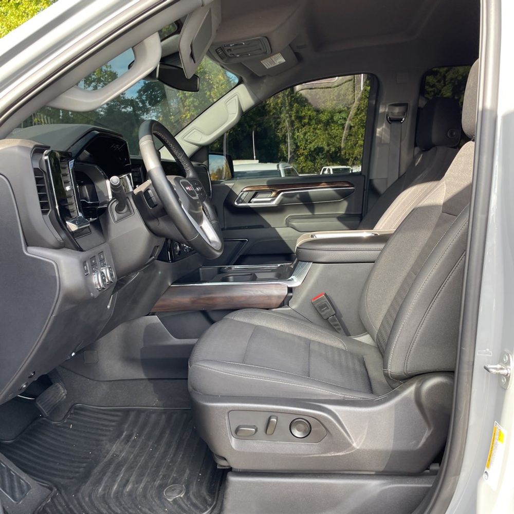 2024 GMC Sierra 1500 Elevation Standard