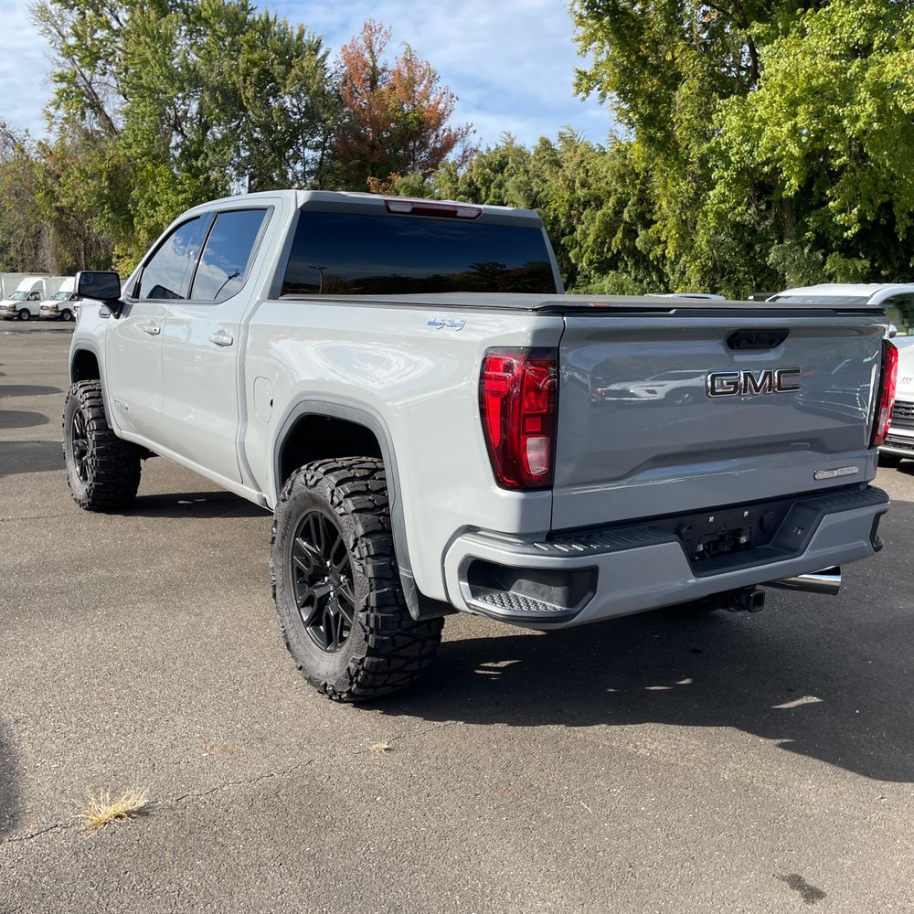 2024 GMC Sierra 1500 Elevation Standard