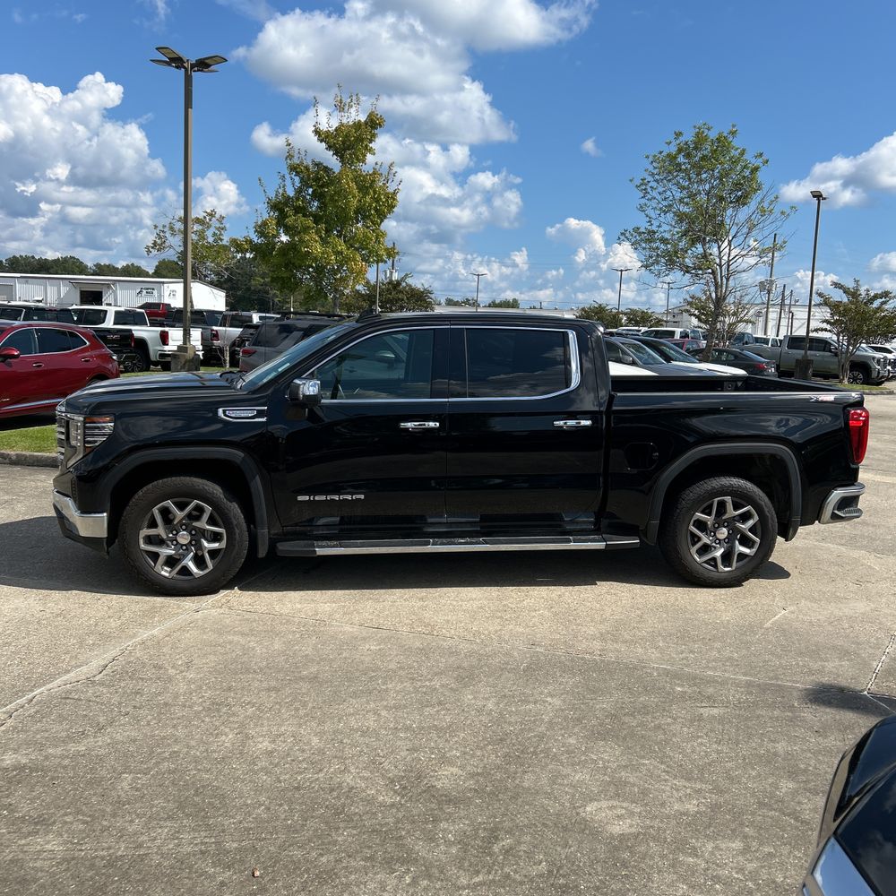 2024 GMC Sierra 1500 SLT