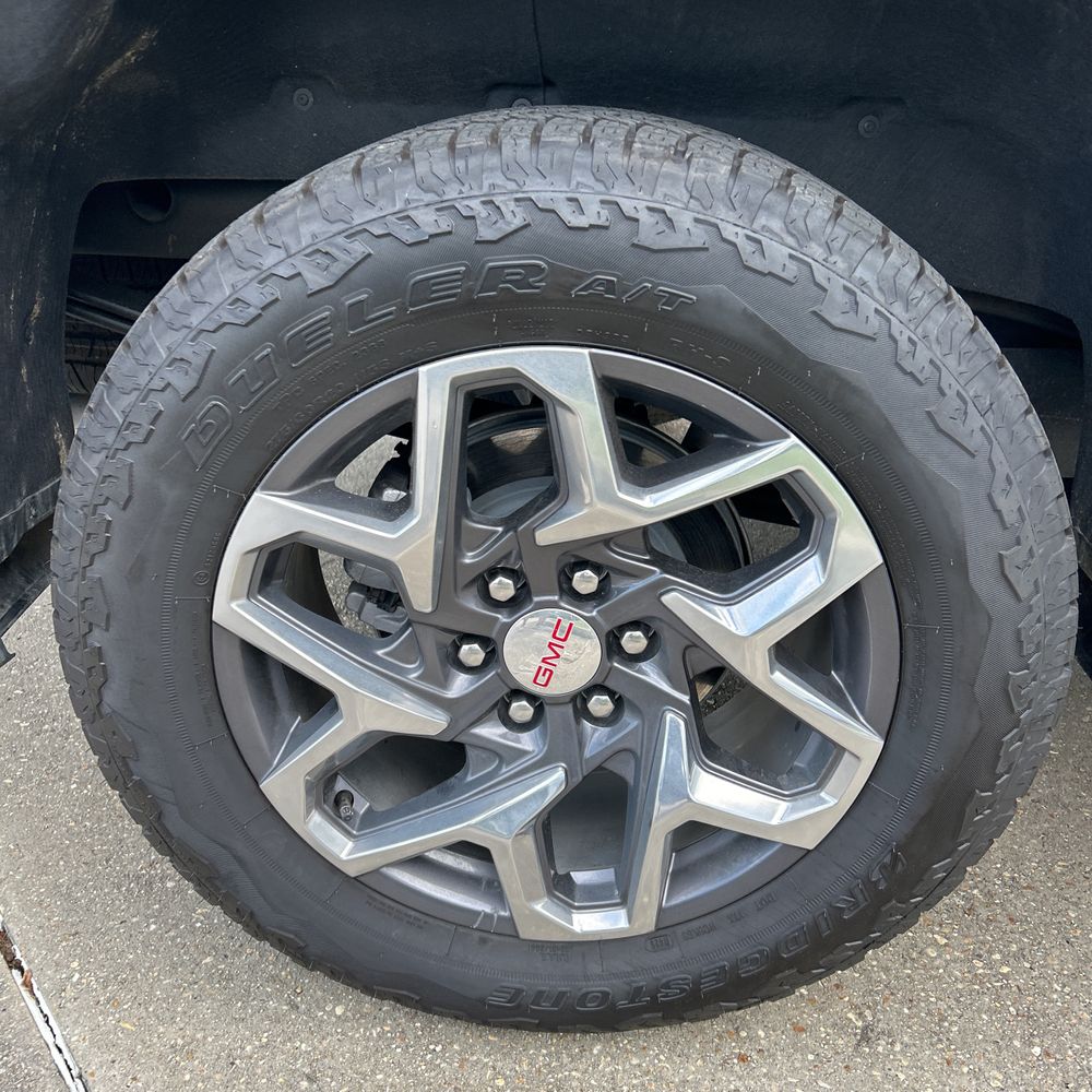 2025 GMC Sierra 1500 SLT