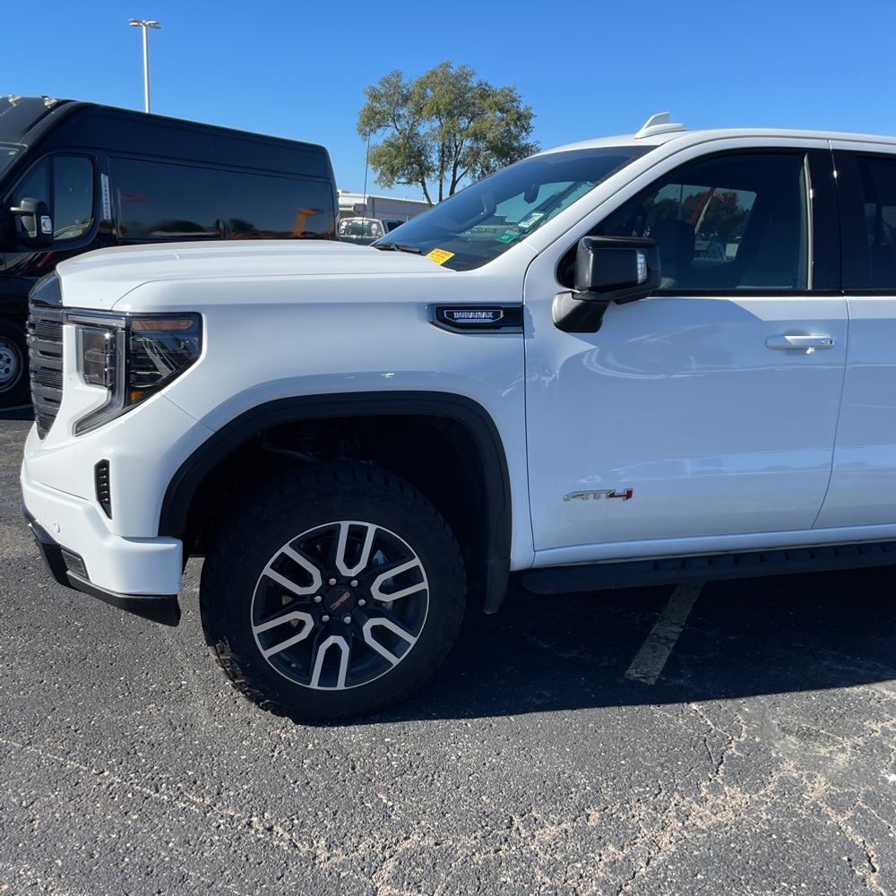 2025 GMC Sierra 1500 AT4