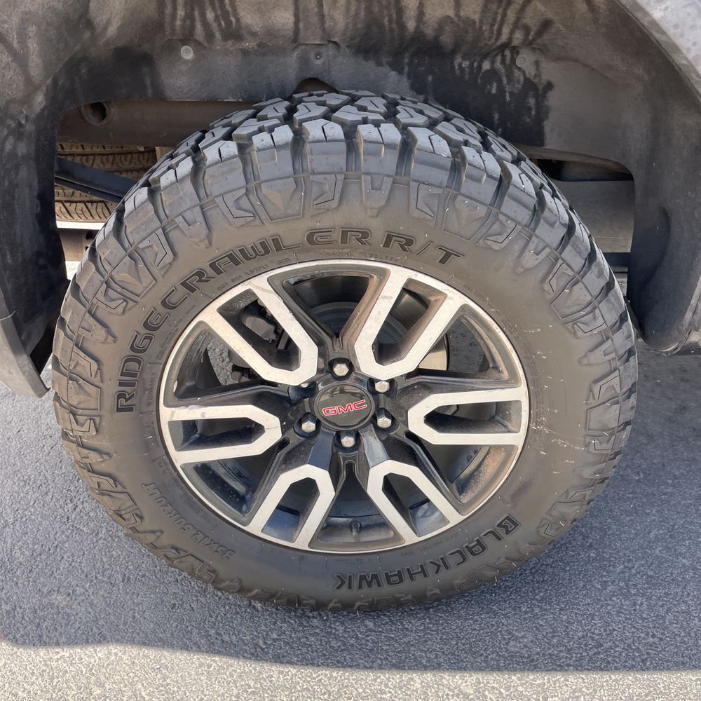 2023 GMC Sierra 1500 AT4