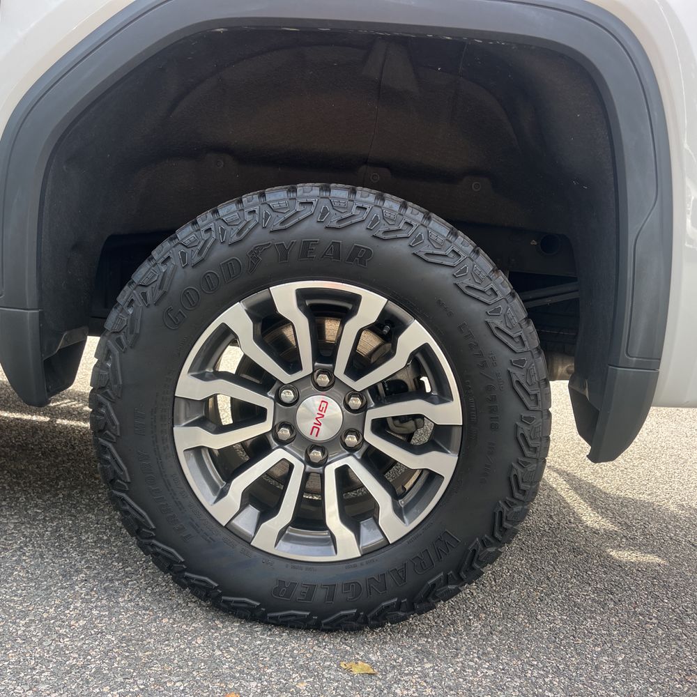 2023 GMC Sierra 1500 AT4